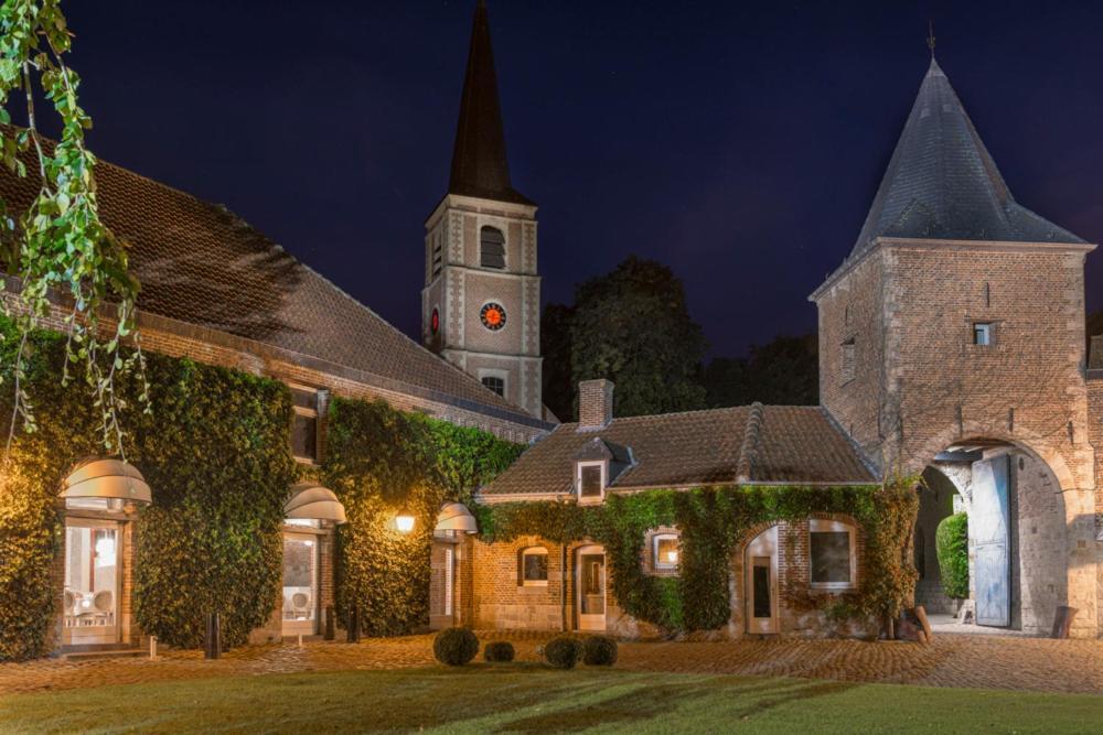 Logis-Hotel-Restaurant La Gentilhommiere Artres Exterior photo